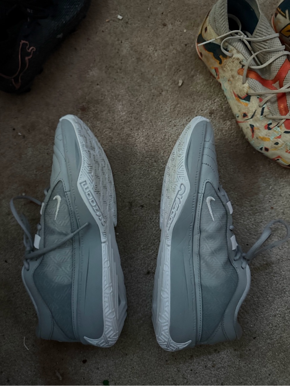 Men’s 8 giannis Nike sneakers